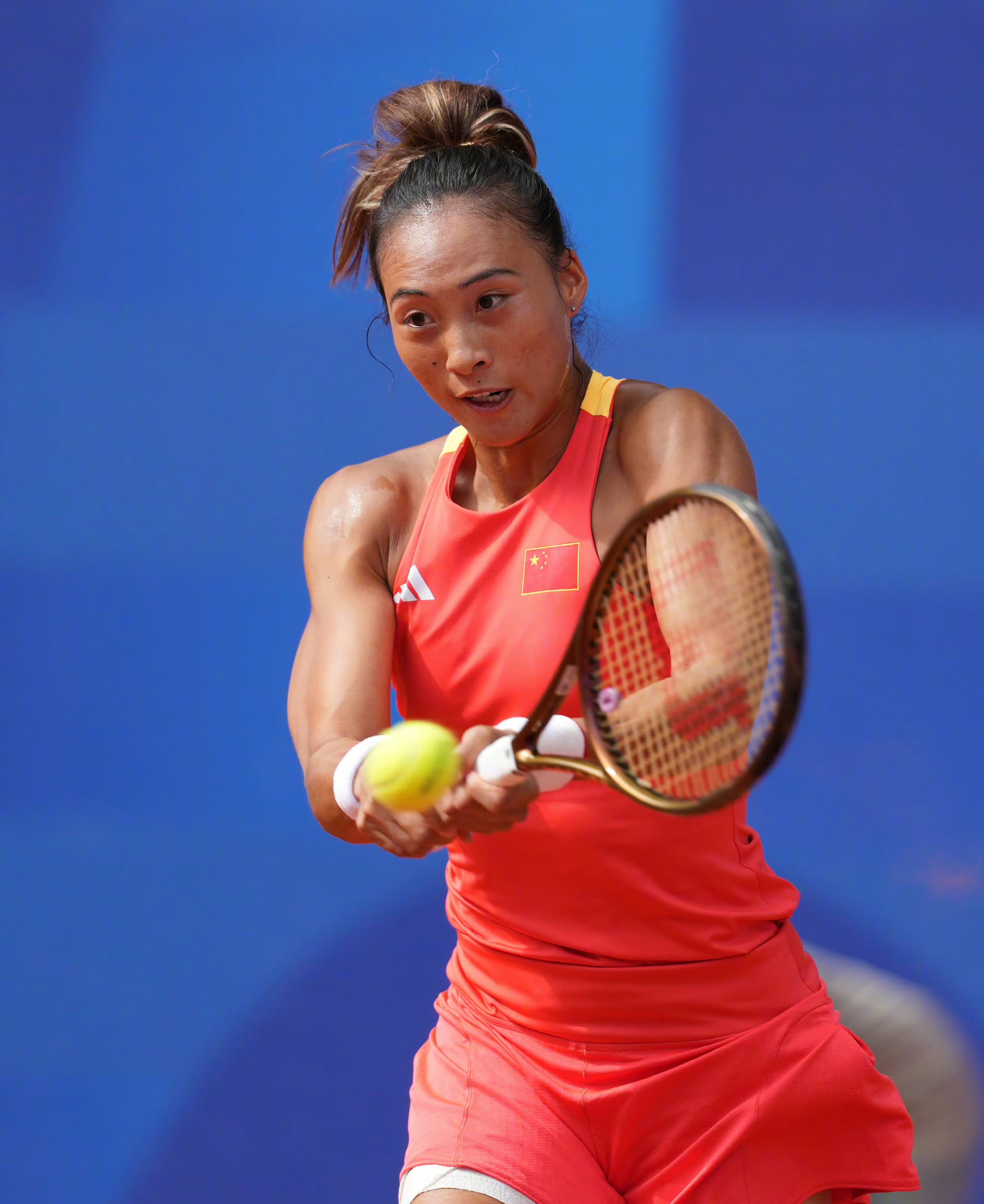 他顺势分球 他顺势分球